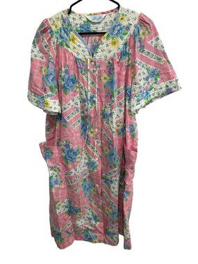 Vintage Leisure Life Pink Floral Quilted Collar Button Front House Dress Pockets